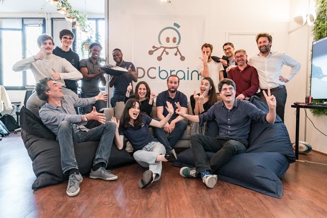 DCBrain fournit sa solution SaaS d'IA Hybride à ses clients via ziosting